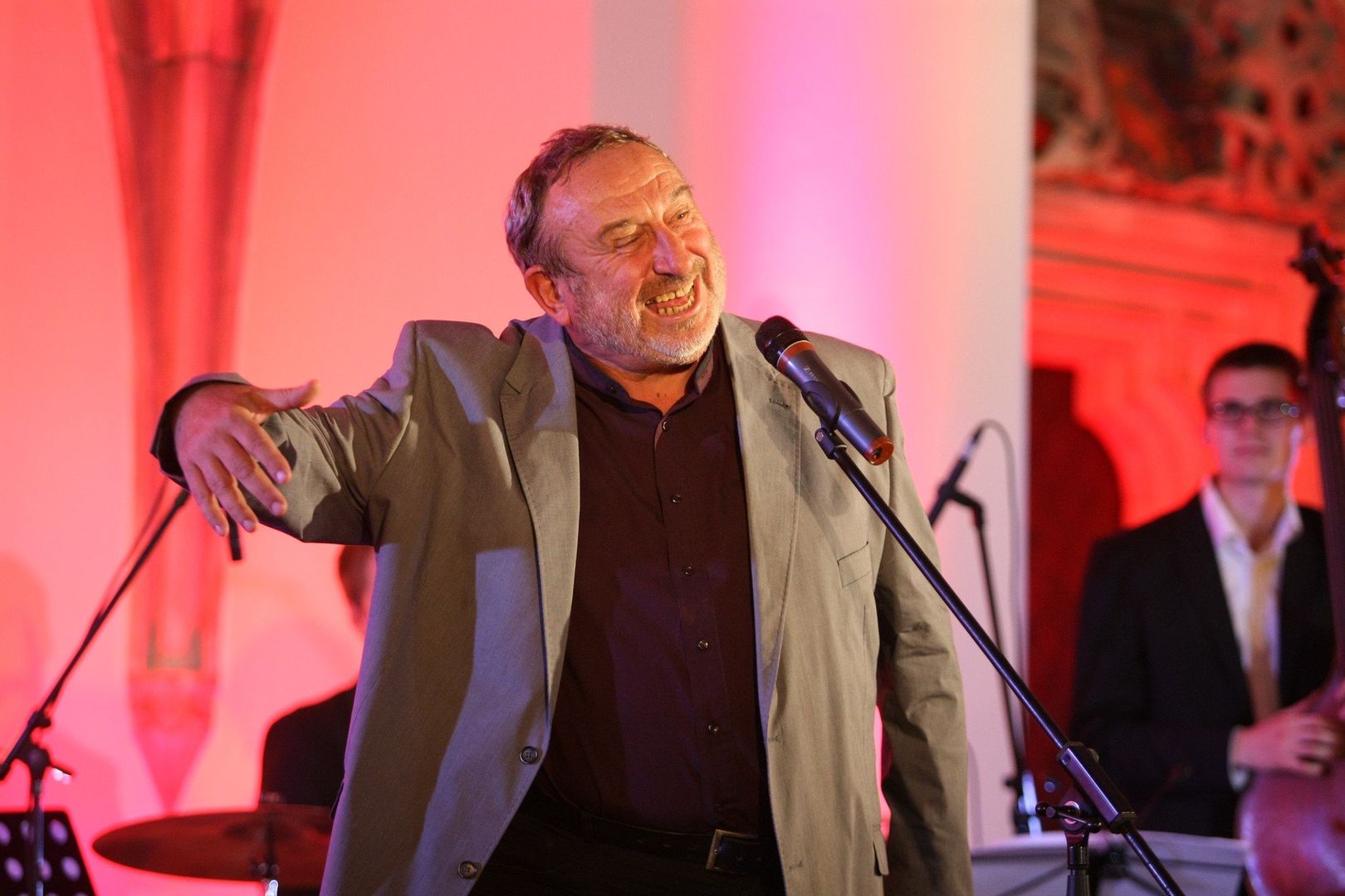 W Zielonej Górze, w ramach „Lata Muz Wszelakich” nie można przegapić spotkania z satyrykiem – Tadeuszem Drozdą (czwartek, 3.07 godz. 19, plac Teatralny). 