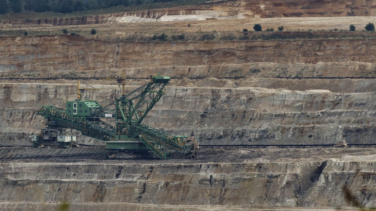 Kopalnia Turów wydobywa węgiel brunatny wykorzystywany w pobliskiej elektrowni. 