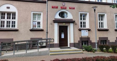 Postępowanie w sprawie przywłaszczenia 418 tys. zł na szkodę szkół w Ostródzie
