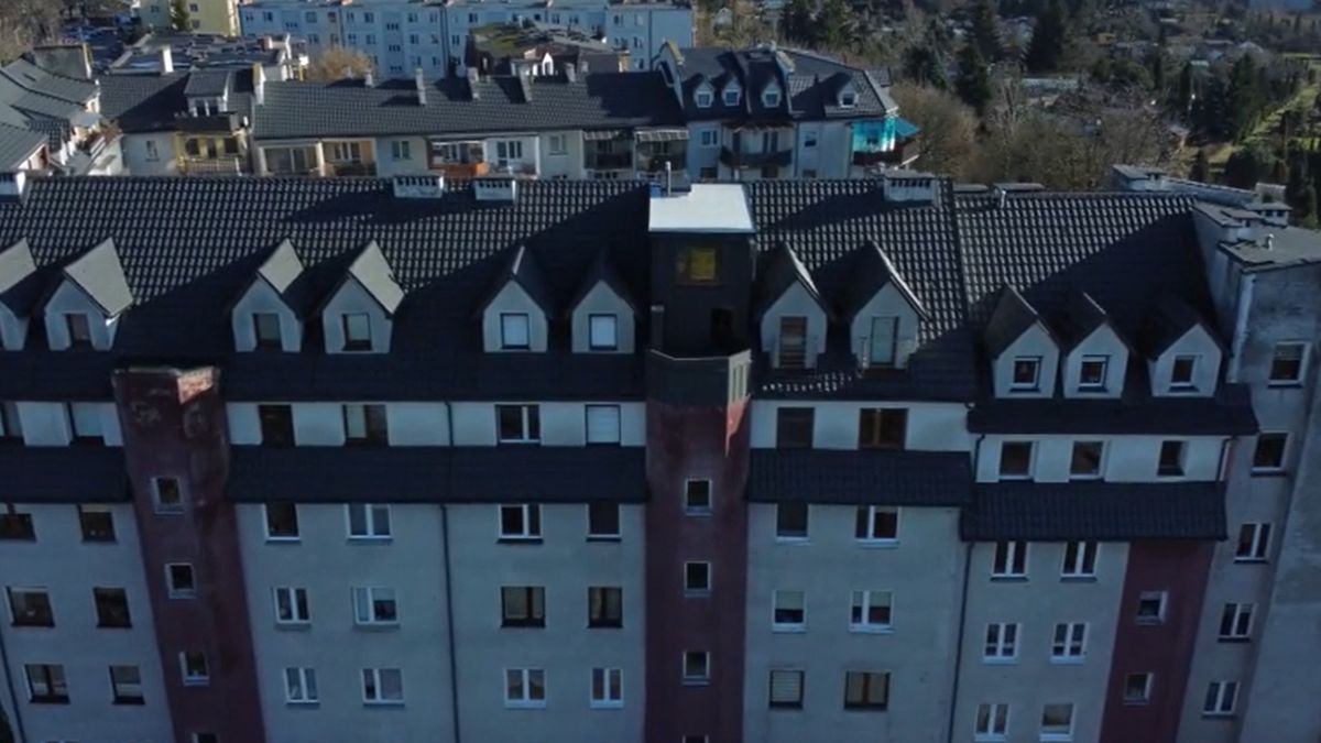 Dostał zgodę na wymianę okien. Dobudował dwa piętra 