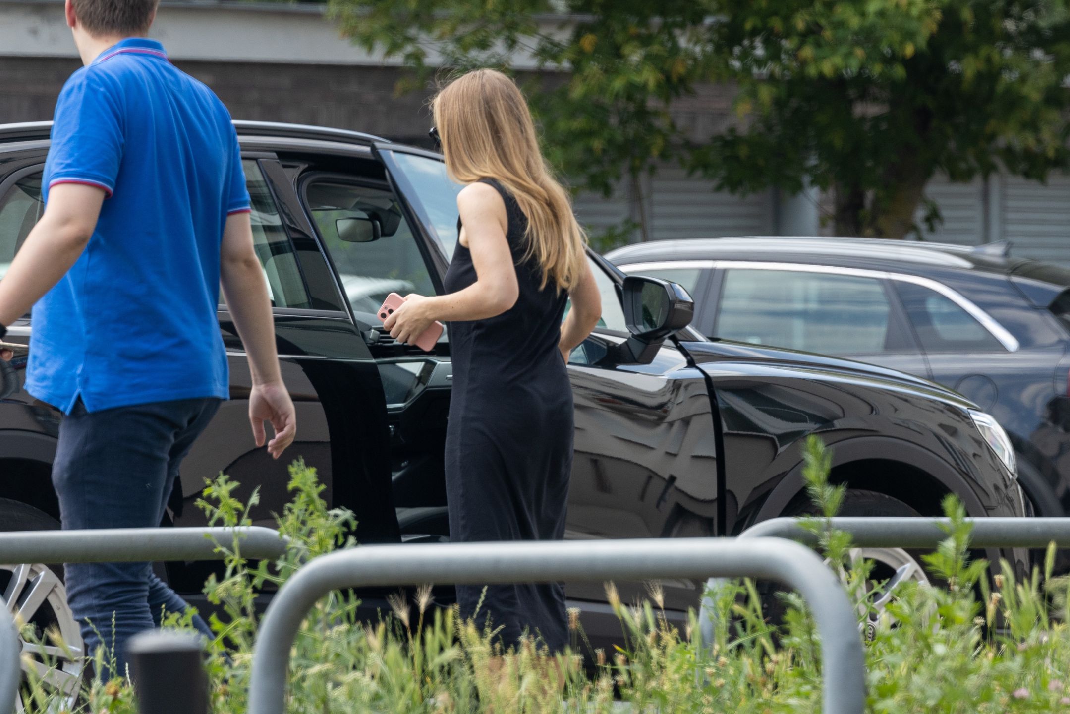 Hanna Turnau spaceruje po Warszawie