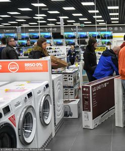 Polacy coraz częściej kupują na raty. Ogromny skok wydatków