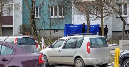 Zwłoki pod balkonem na Mokotowie. Na miejscu pracuje policja