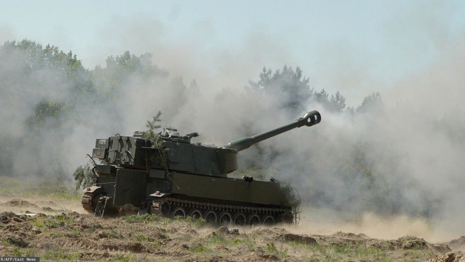 TemporaryThis handout picture taken on an unknown date and released by press-service of Commander-in-Chief of the Ukrainian Armed Forces on June 4, 2022 shows self-propelled howitzers M109A3, provided in the framework of international technical assistance by Norway, shooting on the front line with Russian troops in an unknown place of Ukraine. (Photo by press-service of Commander-in-Chief of the Ukrainian Armed Forces / AFP) / RESTRICTED TO EDITORIAL USE - MANDATORY CREDIT "AFP PHOTO / Press-service of Commander-in-Chief of the Ukrainian Armed Forces " - NO MARKETING NO ADVERTISING CAMPAIGNS - DISTRIBUTED AS A SERVICE TO CLIENTSSTR
