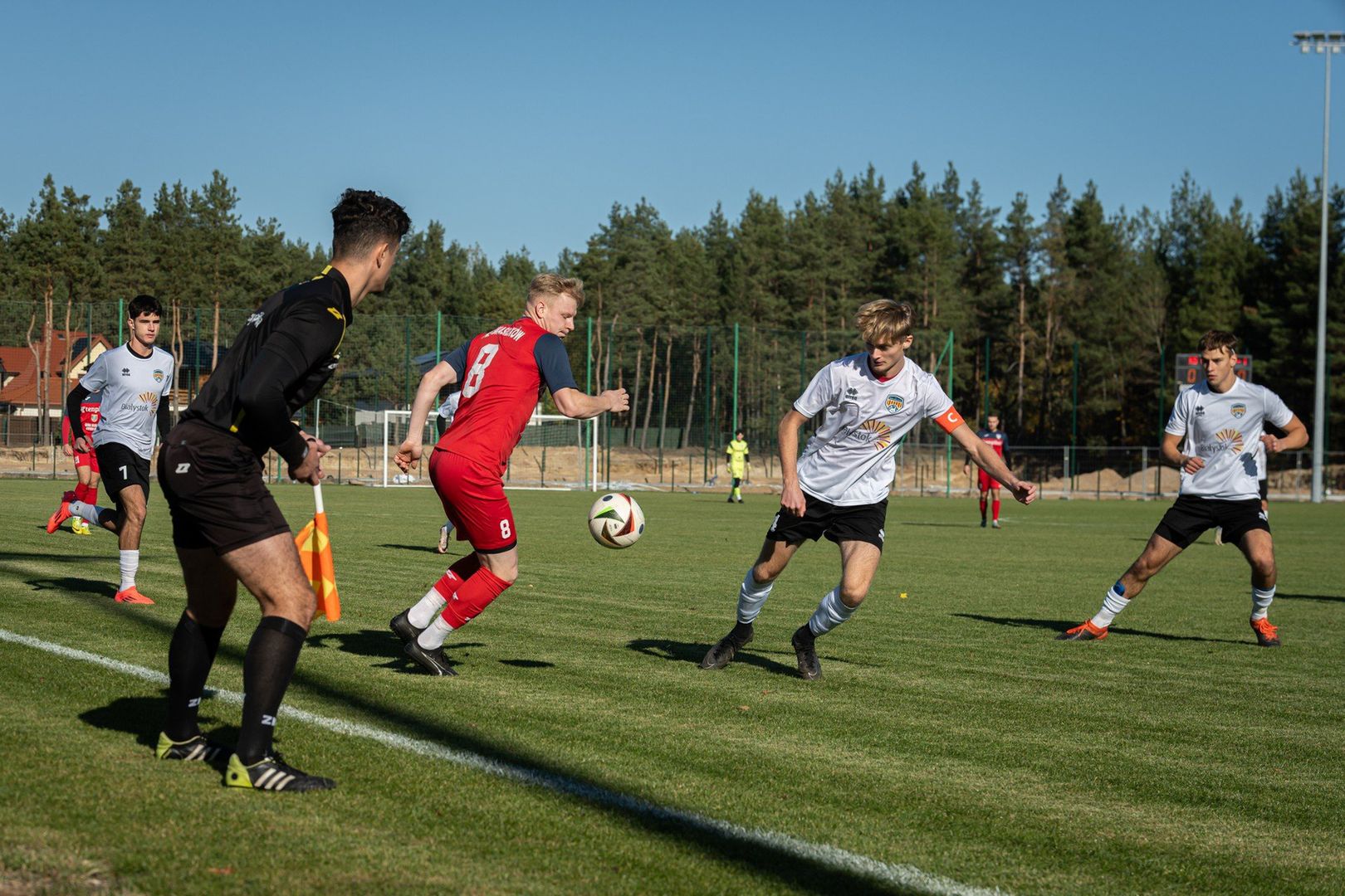 Hitem 30. kolejki będzie mecz MOSP Białystok (jaśniejsze koszulki) - KS Wasilków