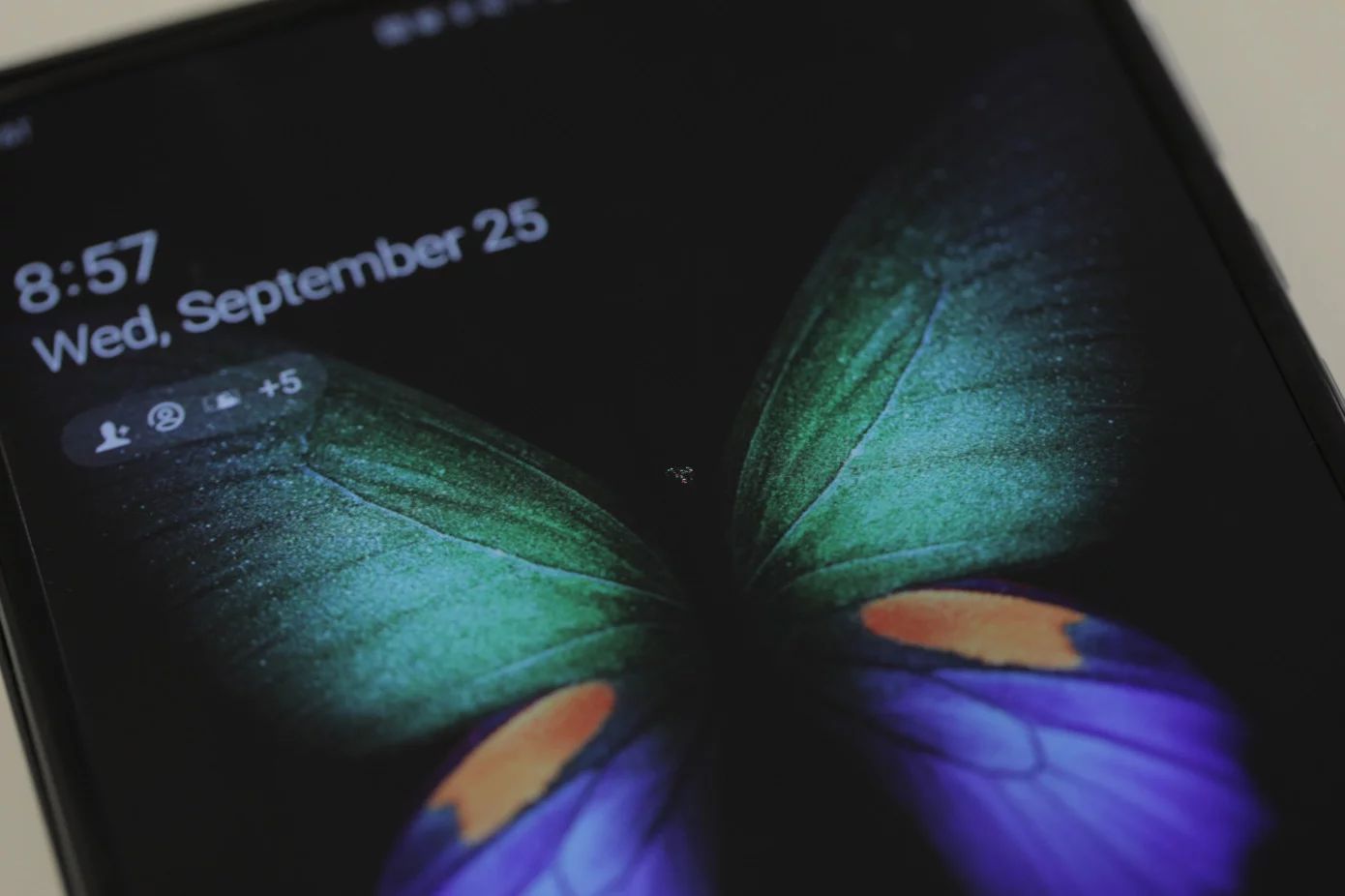 Samsung Galaxy Fold z uszkodzonym wyświetlaczem. Producent bada sprawę 2