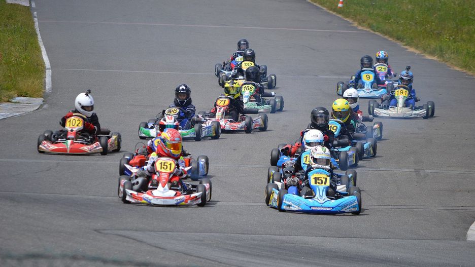 Do wypadków na torach służących do jazdy gokartami dochodzi często. Użytkownicy nie zawsze pamiętają o zasadach bezpieczeństwa