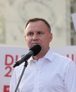 Dodatek solidarnościowy. Prezydent Andrzej Duda podpisał ustawę o dodatku solidarnościowym. Kto dostanie 1400 złotych?