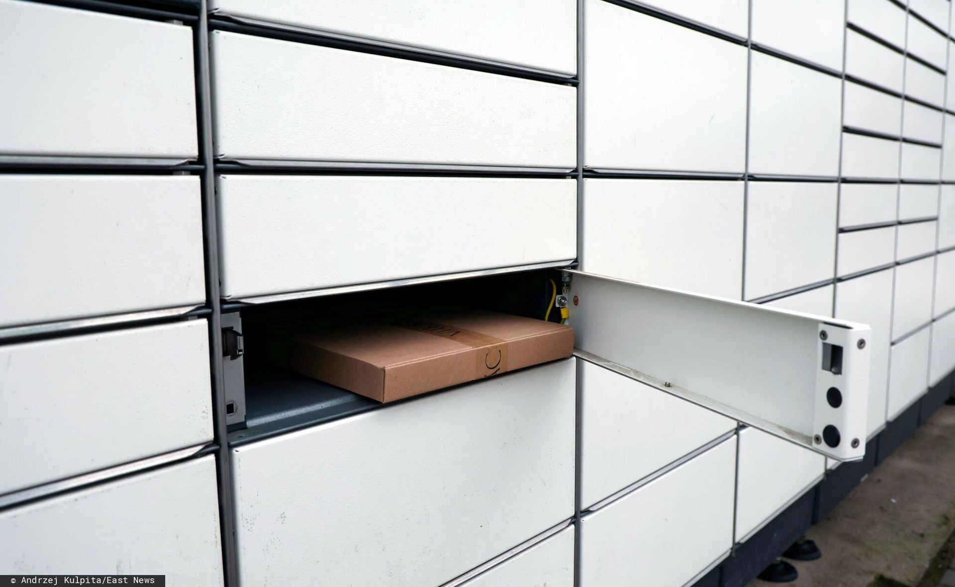 Nie mogą spać przez automaty paczkowe. Ślą skargi do miasta