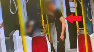 19-latek zaatakował w tramwaju. Bił po głowie. Jest nagranie z Gdańska