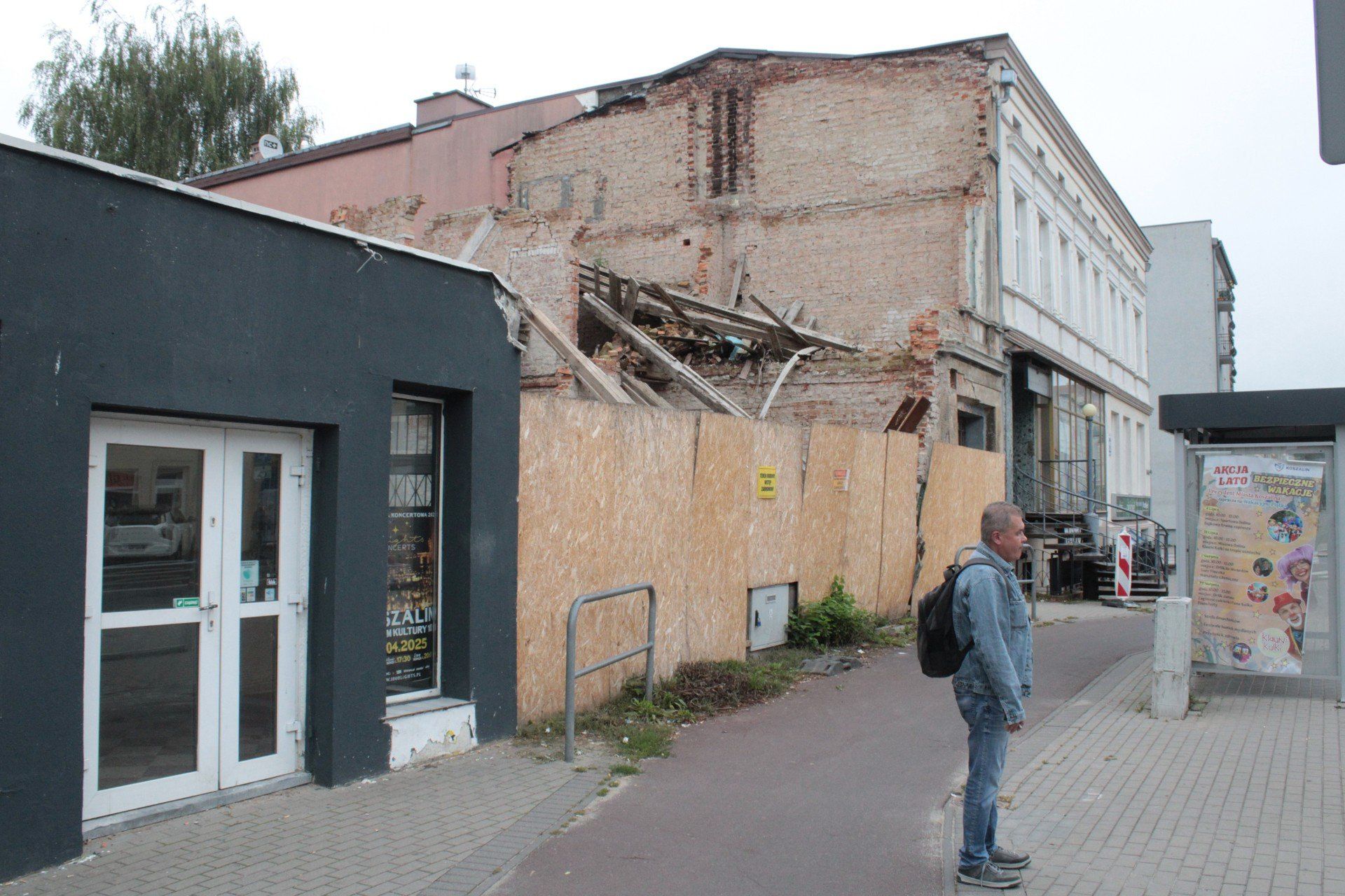 ROZBIÓRKA ZAWALONEGO PRZY ZWYCIĘSTWA BYDYNKU