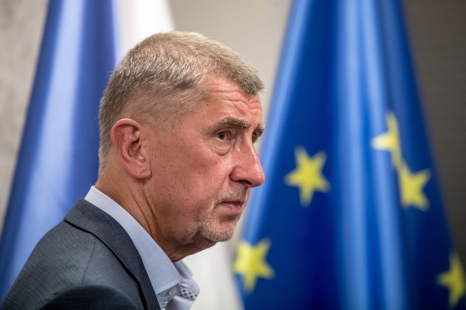 Ochroniarz czeskiego premiera wystrzelił w samolocie