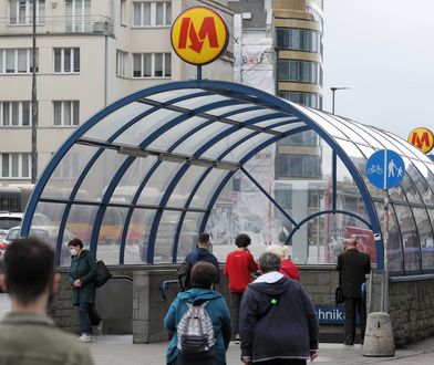 Warszawa. Tragedia w metrze. Nie żyje kobieta