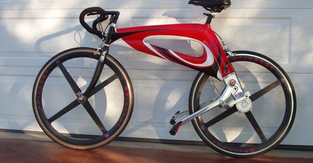Rower NuBike ma dźwignie zamiast korb. To sposób na lepsze wykorzystanie siły kolarza