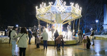 Święta, święta i po świętach. To już ostatnie dni na zrobienie sobie pamiątkowej fotki na karuzeli, czy wielkim tronie