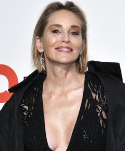 Sharon Stone kusi w stroju kąpielowym. Co za seksapil!