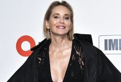 Sharon Stone kusi w stroju kąpielowym. Co za seksapil!