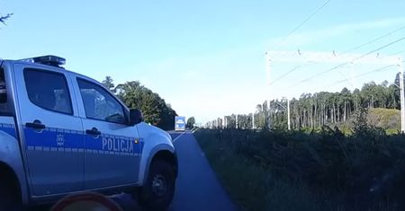 Wystarczyło poczekać kilka sekund. Szybka karma za przewinienie na drodze