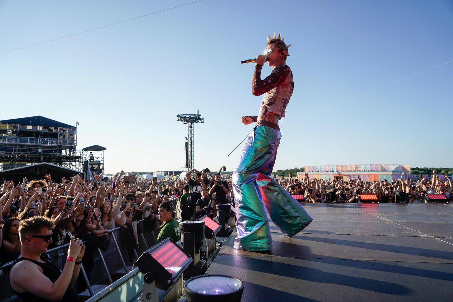 W 2023 Machine Gun Kelly wystąpił na Openerze.