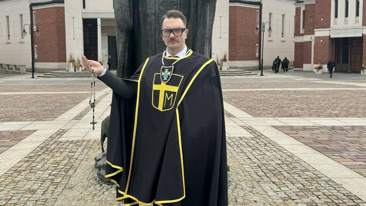 Mejza wstąpił do zakonu i chwali się zdjęciem. W sieci od razu z