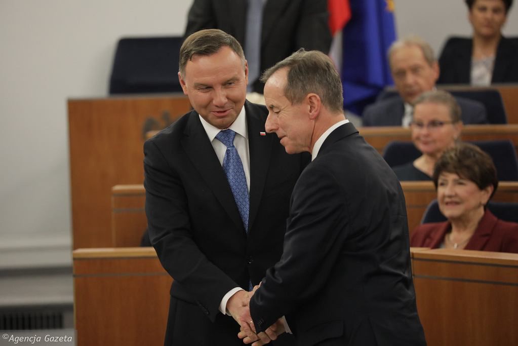 "Piątka dla zwierząt". Andrzej Duda i Tomasz Grodzki w Senacie