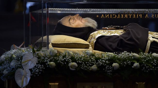 Zabalsamowane ciało ojca Pio