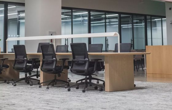 ChatGPT ściął o 1/3 liczbę miejsc pracy dla juniorów