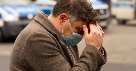 W mężczyzn uderza po cichu. "W najlepszym wypadku zwiastuje chorobę żołądka"