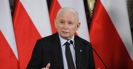 Kaczyński ostro po dymisjach w stołecznym ratuszu. "Kowal zawinił, a Cygana powiesili"