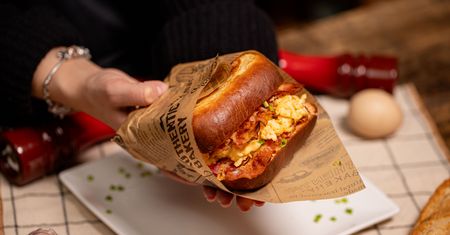 Z tym przepisem mleczny chlebek będzie puszysty jak chmurka. Idealny do śniadaniowych tostów