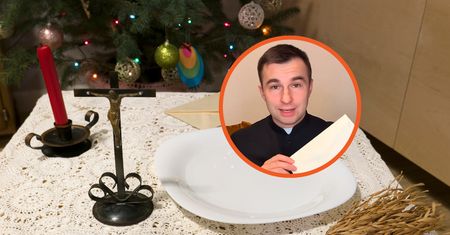 "Wiemy, że jest inflacja". Ksiądz pokazał, co dostał w kopertach