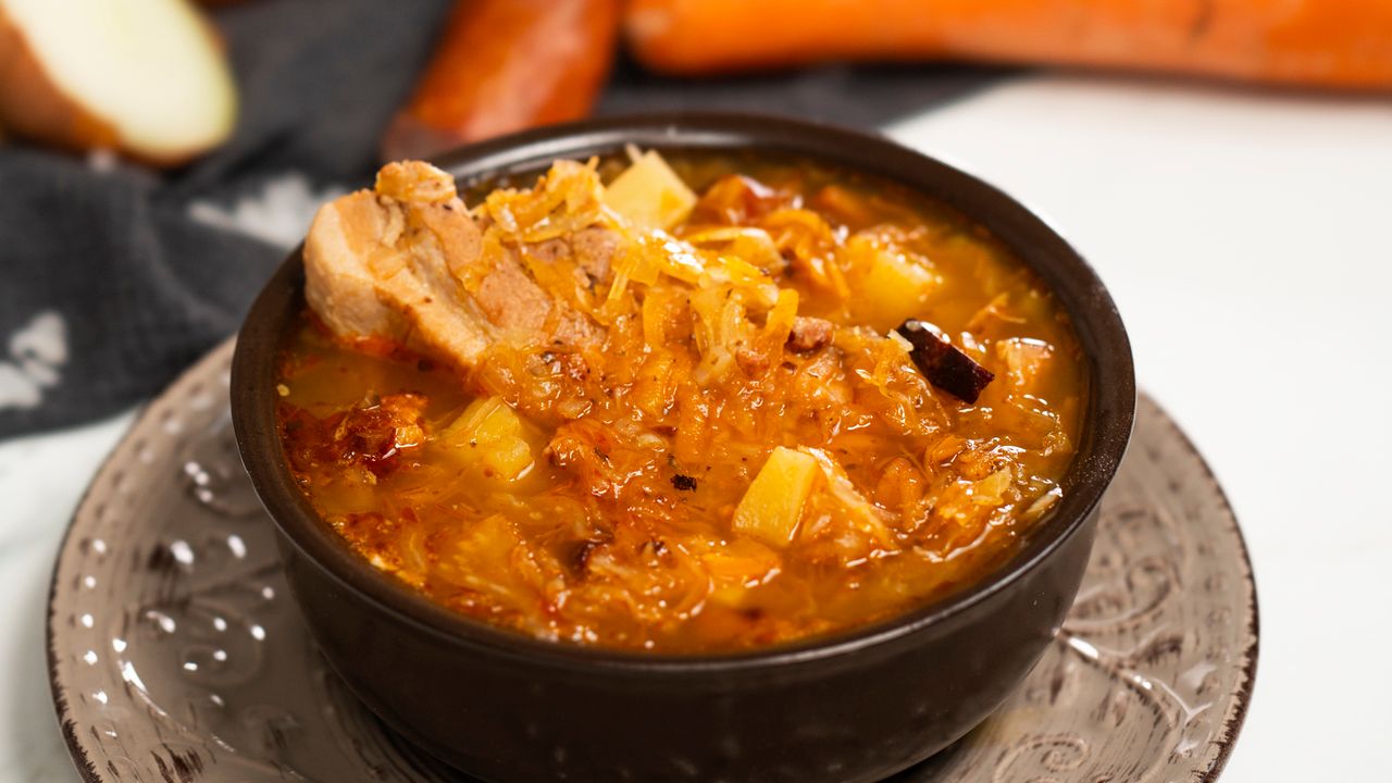 Kapuśniak jak u babci. Rozgrzewający i sycący obiad dla całej rodziny