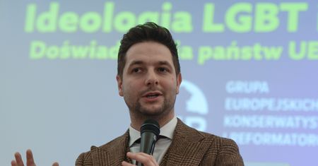 Patryk Jaki pokazał fotki z wakacji. Od tej strony go nie znaliście!