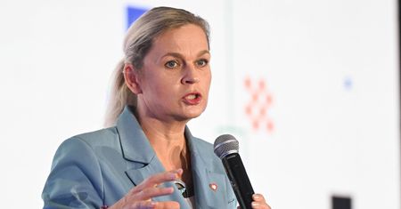 "Przysięgamy na honor". Tak uczniowie obchodzą prawo Barbary Nowackiej
