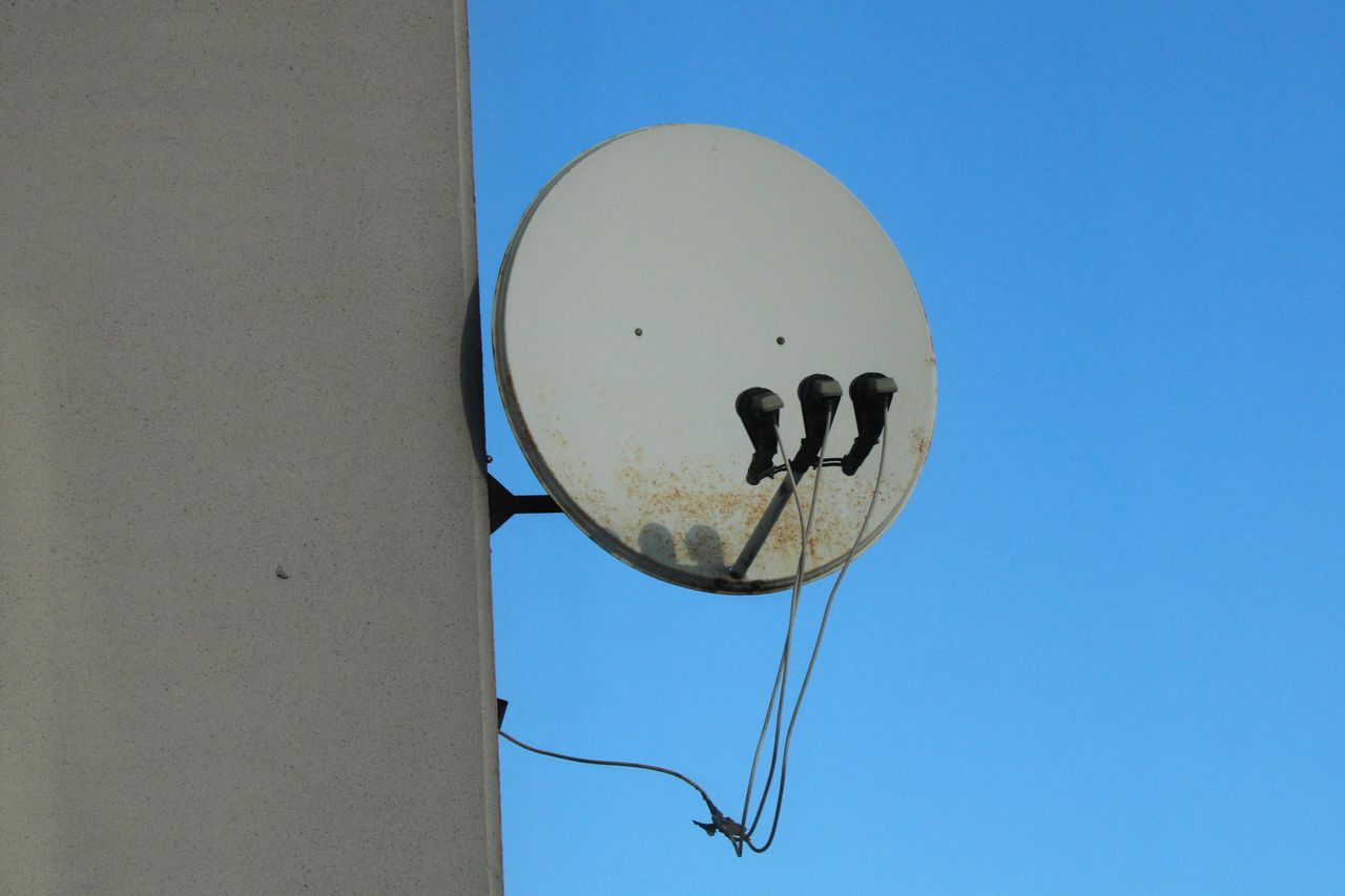 Antena satelitarna