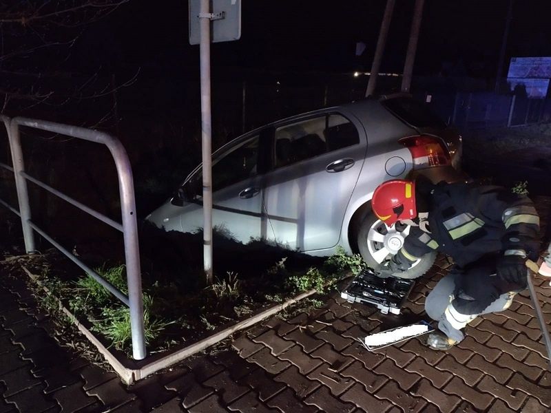 Zderzenie samochodów w Jędrzejowie koło Ostrowca [Foto]