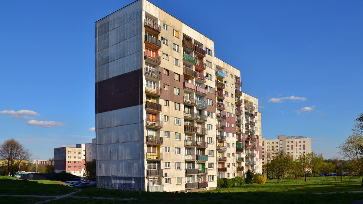 Blok; wielka płyta; blok z wielkiej płyty; mieszkanie; mieszkania; PRL; budownictwo; nieruchomości; książeczka mieszkaniowa
