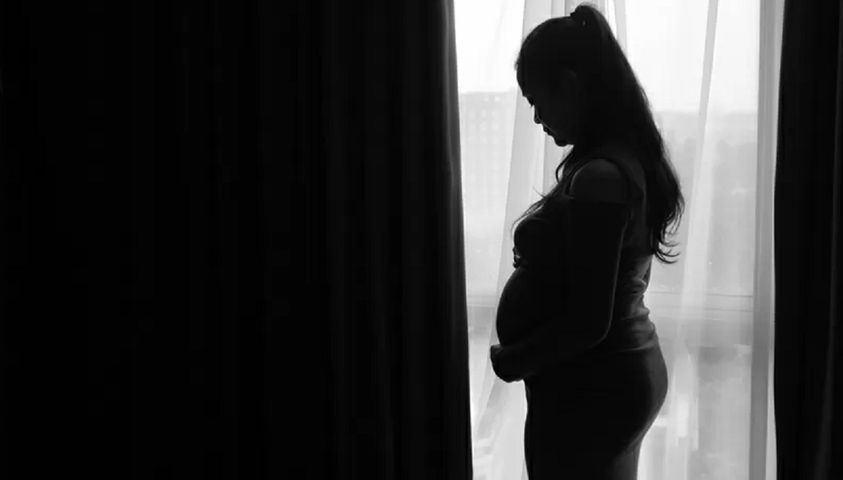 13-latka zaszła w ciążę. Zmarła podczas porodu w kościele