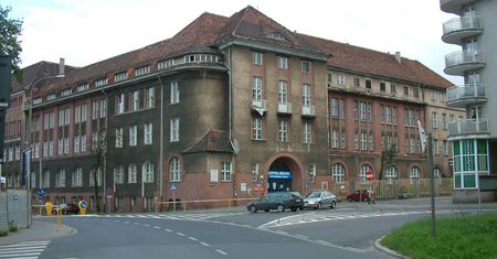 To nie żart. W szpitalu zabrakło łóżek. Zaproponowali krzesła