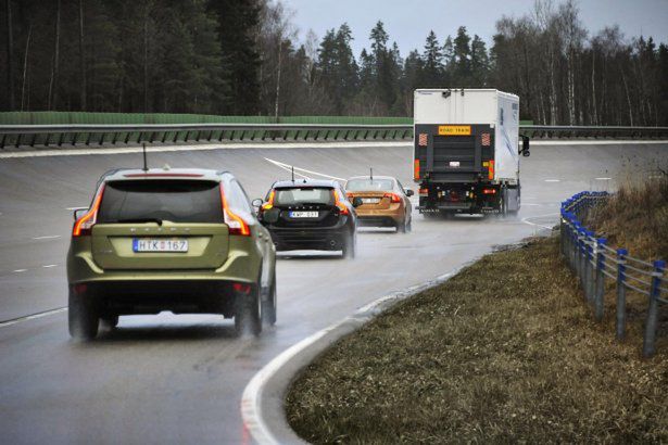 Zautomatyzowana jazda w kolumnie w nowym projekcie Volvo [wideo]