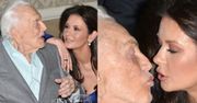 100-letni (!) Kirk Douglas całuje w usta swoją synową (ZDJĘCIA)