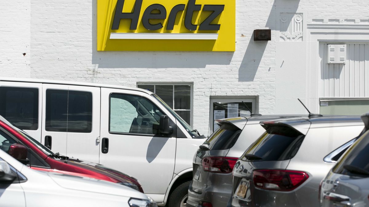 Wypożyczalnia Hertz Global Holding sprzeda jedną trzecią swojej floty samochodów elektrycznych w USA