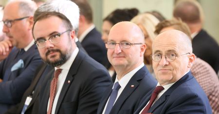Trzy piętra afery wizowej [OPINIA]