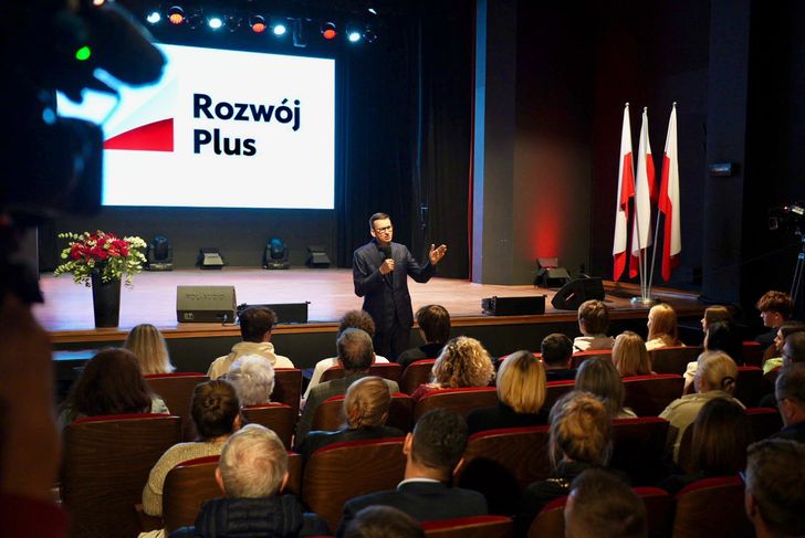 PiS wysłało ludzi na spotkanie z Morawieckim. Zdjęcia pokazują, czego nie widać od razu