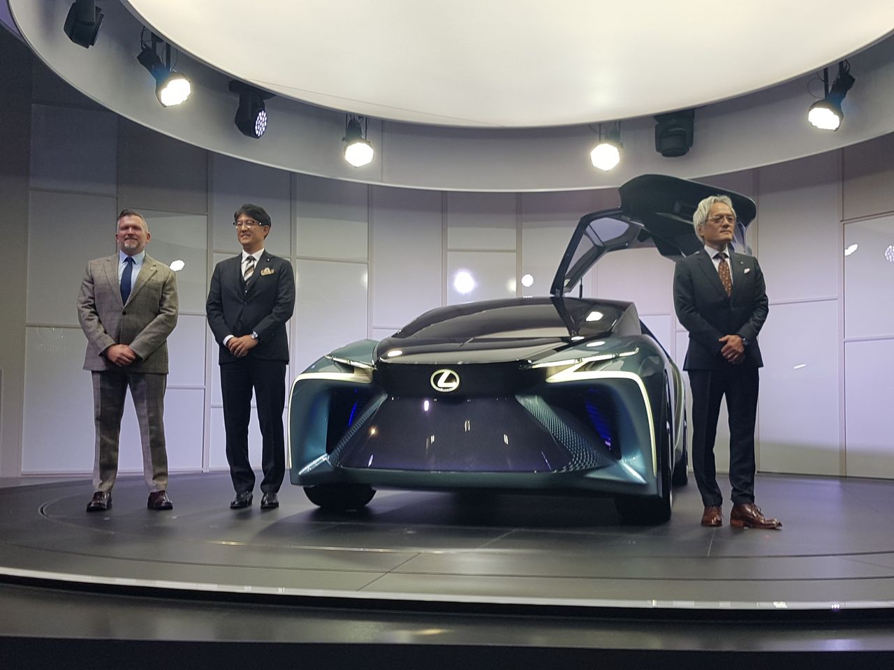 Tokyo Motor Show 2019: premiera Lexusa LF-30, pierwszego elektryka japońskiej marki