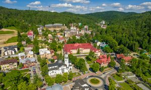 Kurort zatłoczony, hotelarze załamani. "Niewiele z tego wynika"