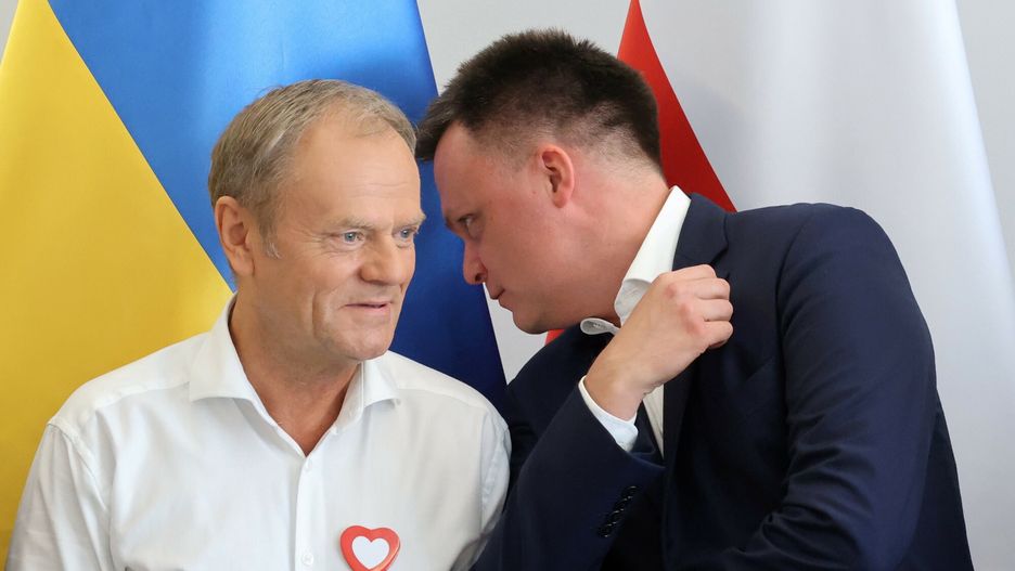 Opozycja og?asza Pakt Senacki
Fot. Piotr Molecki/East News Warszawa, 17.08.2023.  Konferencja prasowa dot. ogloszenia "Paktu Senackiego", z udzialem liderow opozycji.
N/z: Donald Tusk, Szymon Holownia
Piotr Molecki
