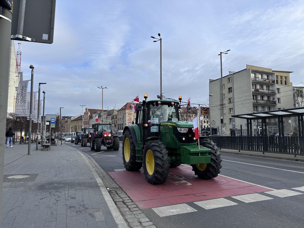 Ciągniki na ul. Kazimierza Wielkiego - w samym sercu Wrocławia