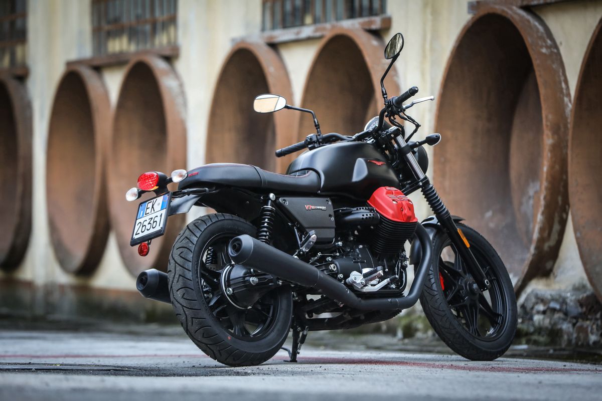 Moto Guzzi V7 III Carbon