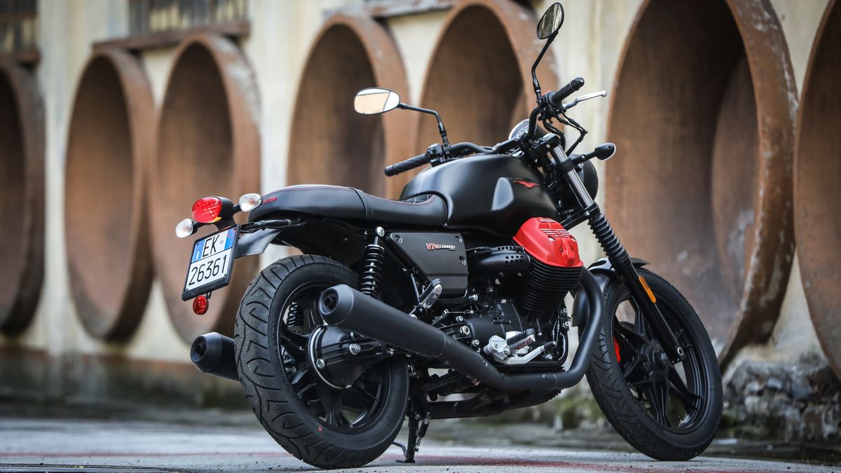 Moto Guzzi V7 III Carbon
